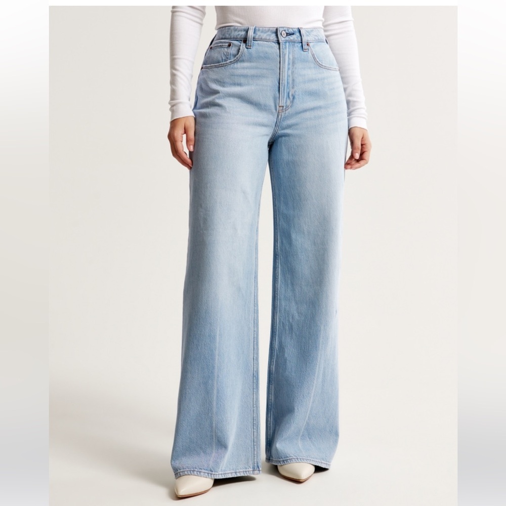 Abercrombie Curve Love High Rise Wide Leg Jean